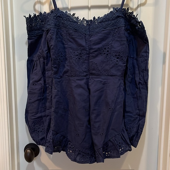 Off shoulder romper with lace trim - Picture 3 of 4